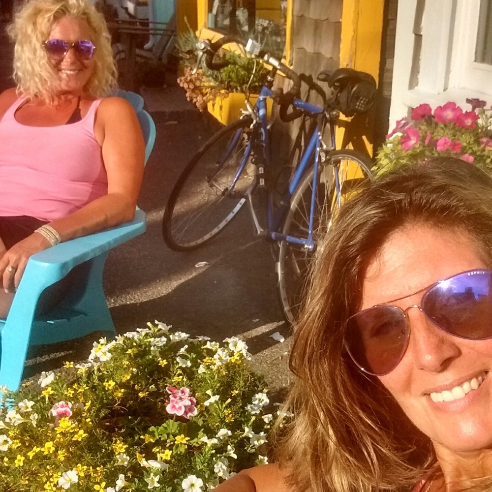 Meet your Posher, Jennifer and Becky